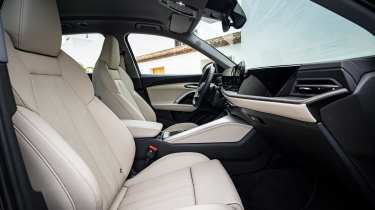 Audi Q5 - front seats