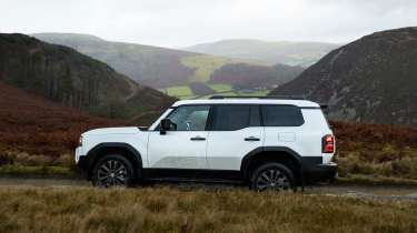 Toyota Land Cruiser 48v - side static