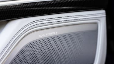 Audi S8 - speaker