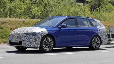 Skoda Octavia Facelift - front angled