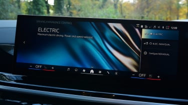 BMW X5 infotainment &#039;electric&#039; screen display