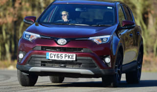 Toyota RAV4 Diesel 2016 - front cornering