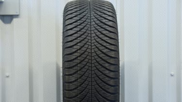 2017/18 winter tyre test - Goodyear Vector 4 Seasons Gen-2