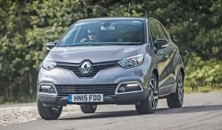 Renault Captur - front cornering