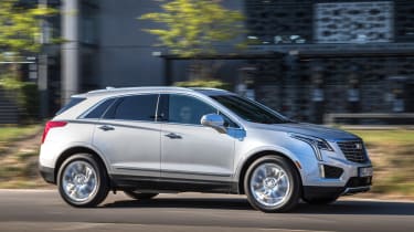 Cadillac XT5 SUV 2016 - side tracking
