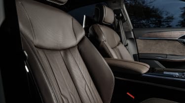 Audi A8 - front seats