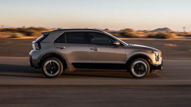 New Kia Niro revealed - side profile