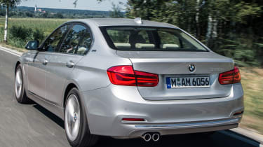 BMW 330e - rear tracking