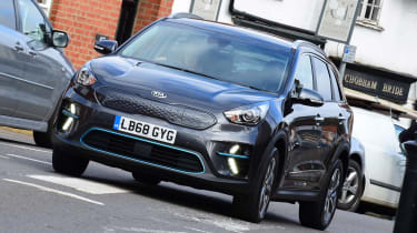 Kia e-Niro - front town