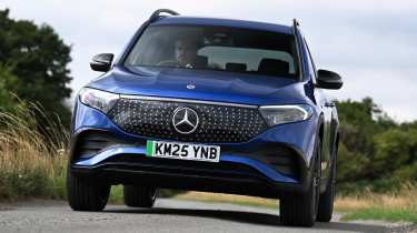 Mercedes EQB 250+ Urban Edition - front cornering