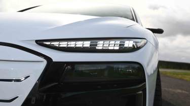 Audi S6 Avant e-tron - head light