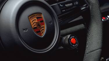 Porsche 911 GTS - steering wheel