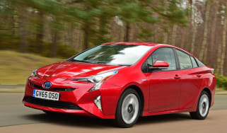 Toyota Prius 2016 UK - front tracking