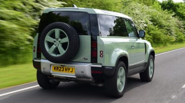 Land Rover Defender - rear tracking
