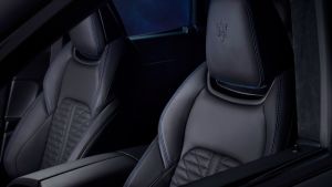 Maserati Levante Hybrid - front seats