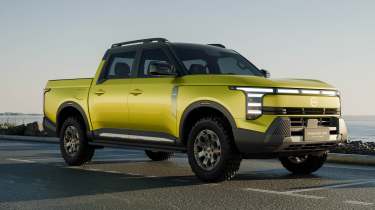 Nissan Frontier Pro hybrid - front angled