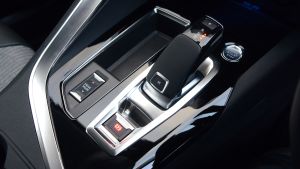 New Peugeot 3008 facelift 2020 shifter