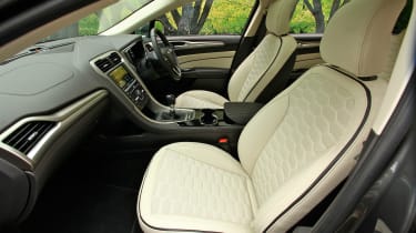 Ford Mondeo Vignale - front seats