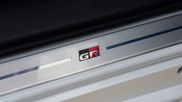 Toyota Corolla GR Sport - sill