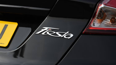 SEAT Ibiza SC FR vs Ford Fiesta Zetec S Black Edition - Fiesta badge