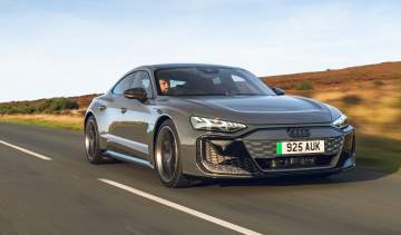 New Audi RS e-tron Performance - front tracking