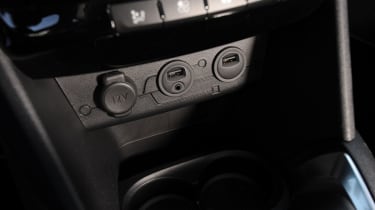 Peugeot 208 1.6 VTi Allure USB connection