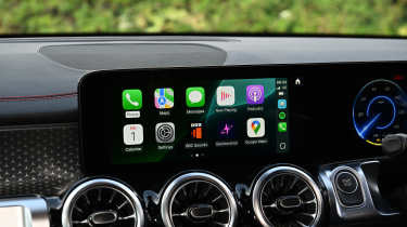 Mercedes EQB 250+ Urban Edition - screen