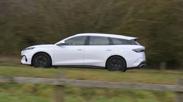 New BYD Seal 6 DM-i Touring - side action