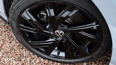 Volkswagen Golf Black Edition - wheel