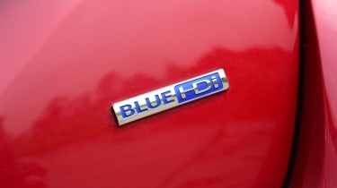 Peugeot 308 SW - BlueHDi badge