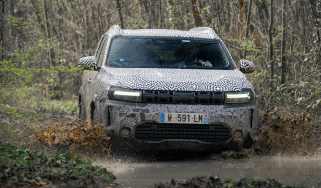 Dacia Duster Mk3 - front action