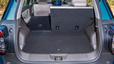 Aion UT - boot seat down
