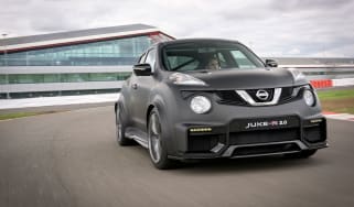 Nissan Juke-R 2.0 - front action