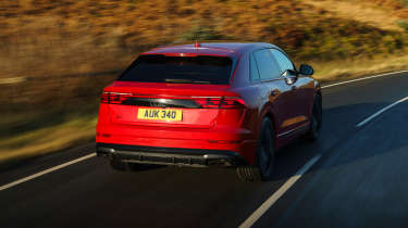 Audi Q8 - rear tracking