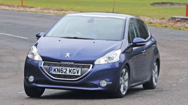 Peugeot 208 front cornering