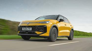 New Volkswagen T-Roc 2026 - front tracking