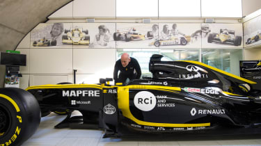 Renault Sport Formula OneT™ side profile