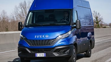 IVECO Daily - front tracking