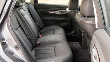 Infiniti Q70 hybrid rear seats
