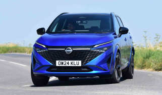 Nissan Qashqai - front cornering right