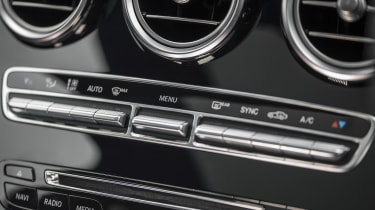 Mercedes GLC 250d 2016 - dashboard buttons
