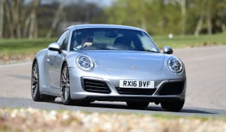 Porsche 911 Carrera 4S 2016 - front cornering