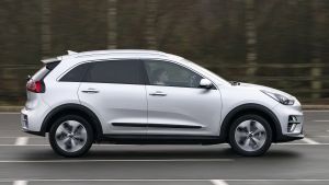 Kia e-Niro Mid Range - side