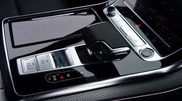 Audi Q8 - gear selector