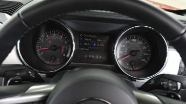 Ford Mustang 2.3 Convertible - dials