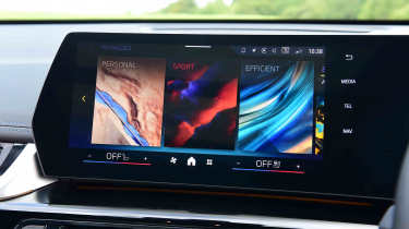 BMW iX1 - infotainment drive mode