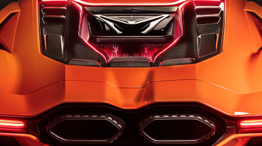 Lamborghini Revuelto - exhausts