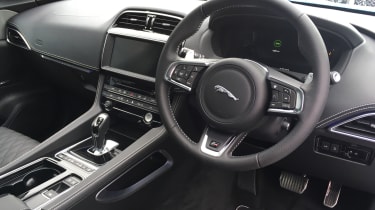 Jaguar F-Pace SVR - interior