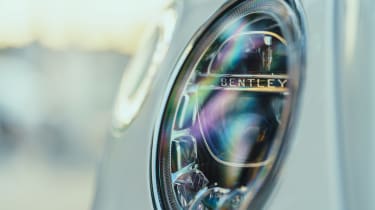 Bentley Bentayga PHEV - front light