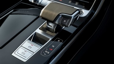 Audi A8 60 TFSI e - transmission